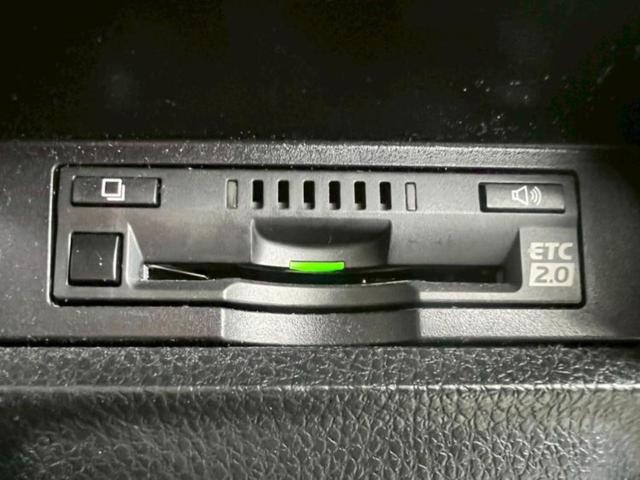 ヴォクシー ZSキラメキ2 新品タイヤ/保証書/純正 9インチ SDナビ/フリップダウンモニター 純正 12.1インチ/衝突安全装置/両側電動スライドドア/車線逸脱防止支援システム/パーキングアシスト バックガイド バックカメラ(14枚目)