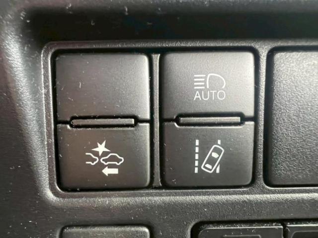 ヴォクシー ZSキラメキ2 新品タイヤ/保証書/純正 9インチ SDナビ/フリップダウンモニター 純正 12.1インチ/衝突安全装置/両側電動スライドドア/車線逸脱防止支援システム/パーキングアシスト バックガイド バックカメラ(15枚目)