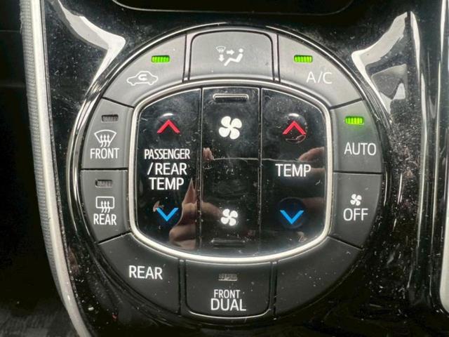 ヴォクシー ZSキラメキ2 新品タイヤ/保証書/純正 9インチ SDナビ/フリップダウンモニター 純正 12.1インチ/衝突安全装置/両側電動スライドドア/車線逸脱防止支援システム/パーキングアシスト バックガイド バックカメラ(17枚目)