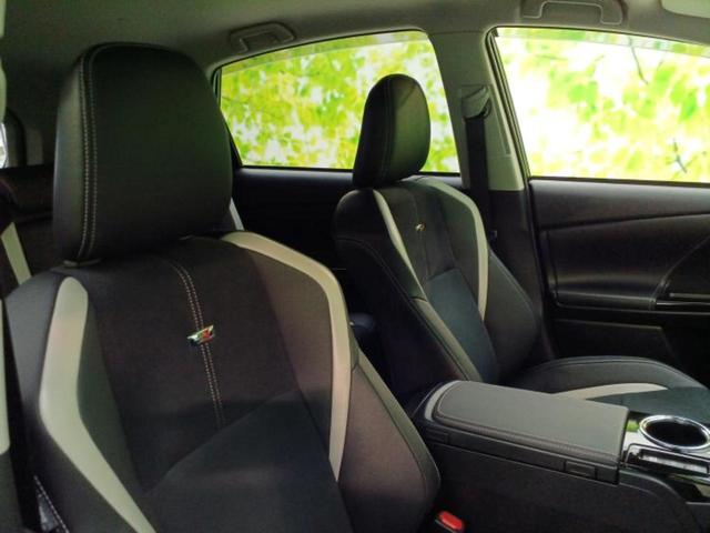 プリウスアルファ Ｓツーリングセレクション・ＧＲスポーツ　新品タイヤ／保証書／純正　９インチ　ＳＤナビ／シート　ハーフレザー／ヘッドランプ　ＬＥＤ／Ｂｌｕｅｔｏｏｔｈ接続／ＥＴＣ／ＥＢＤ付ＡＢＳ／横滑り防止装置／アイドリングストップ／バックモニター　記録簿（4枚目）