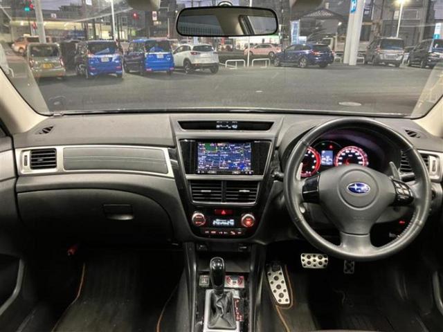 エクシーガクロスオーバー７ ４ＷＤモダンスタイル　保証書／社外　ＳＤナビ／衝突安全装置／シートヒーター／車線逸脱防止支援システム／シート　ハーフレザー／ヘッドランプ　ＨＩＤ／Ｂｌｕｅｔｏｏｔｈ接続／ＥＴＣ／ＥＢＤ付ＡＢＳ／横滑り防止装置　バックカメラ（4枚目）