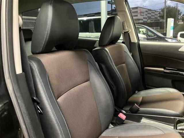 エクシーガクロスオーバー７ ４ＷＤモダンスタイル　保証書／社外　ＳＤナビ／衝突安全装置／シートヒーター／車線逸脱防止支援システム／シート　ハーフレザー／ヘッドランプ　ＨＩＤ／Ｂｌｕｅｔｏｏｔｈ接続／ＥＴＣ／ＥＢＤ付ＡＢＳ／横滑り防止装置　バックカメラ（5枚目）