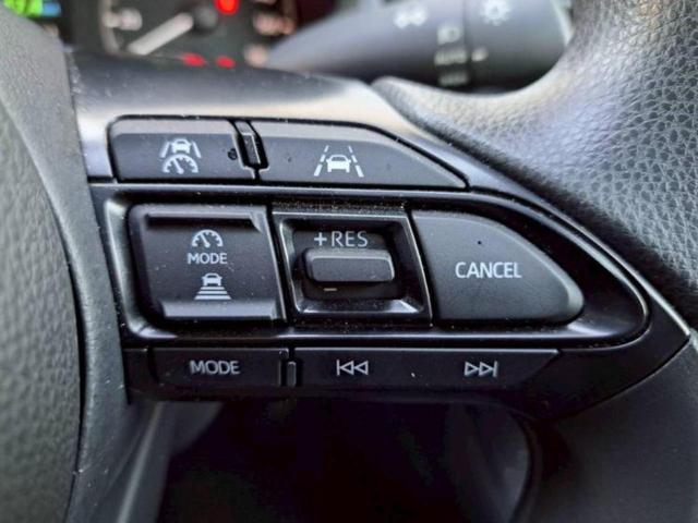 ヤリス ハイブリッドＸ　保証書／ディスプレイオーディオ／トヨタセーフティセンス／車線逸脱防止支援システム／ヘッドランプ　ＬＥＤ／Ｂｌｕｅｔｏｏｔｈ接続／ＥＴＣ２．０／ＥＢＤ付ＡＢＳ／横滑り防止装置／アイドリングストップ（14枚目）