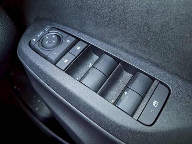 ヤリス ハイブリッドＸ　保証書／ディスプレイオーディオ／トヨタセーフティセンス／車線逸脱防止支援システム／ヘッドランプ　ＬＥＤ／Ｂｌｕｅｔｏｏｔｈ接続／ＥＴＣ２．０／ＥＢＤ付ＡＢＳ／横滑り防止装置／アイドリングストップ（17枚目）