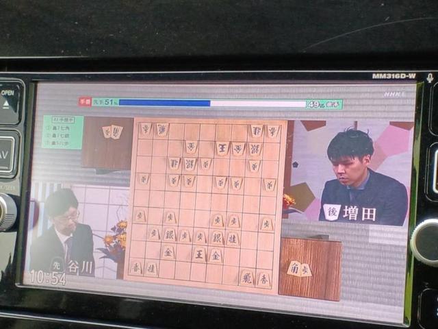 セレナ ハイウェイスタープロパイロットエディション　新品タイヤ／純正　ＳＤナビ／フリップダウンモニター／エマージェンシーブレーキ／両側電動スライドドア／車線逸脱防止支援システム／パーキングアシスト　バックガイド／ヘッドランプ　ＨＩＤ　バックカメラ（13枚目）