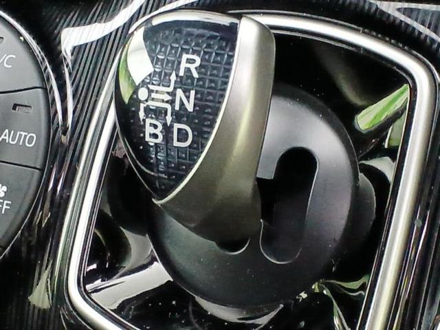 エスクァイア ハイブリッドＧｉプレミアムＰブラックテーラード　純正エアロ／保証書／純正　９インチ　ＳＤナビ／衝突安全装置／両側電動スライドドア／シートヒーター／車線逸脱防止支援システム／シート　ハーフレザー／パーキングアシスト　バックガイド　衝突被害軽減システム（18枚目）