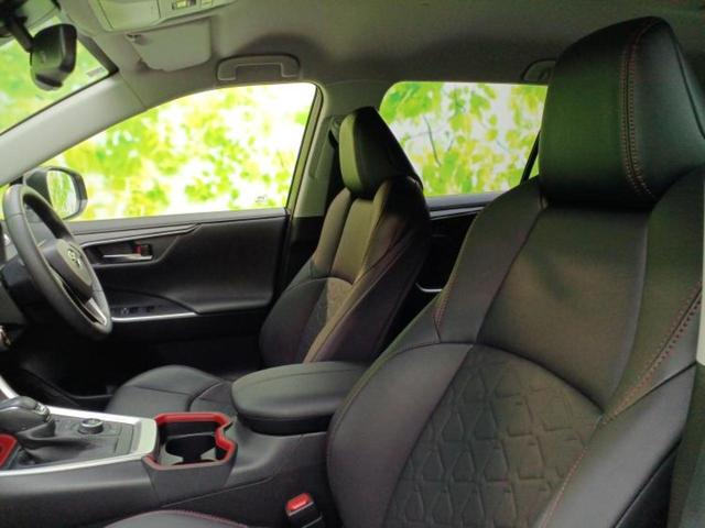 RAV4 4WDアドベンチャーオフロードパッケージ 保証書/ディスプレイオーディオ+ナビ/衝突安全装置/パノラミックビューモニター/車線逸脱防止支援システム/シート 合皮/パーキングアシスト バックガイド/ヘッドランプ LED 衝突被害軽減システム(6枚目)