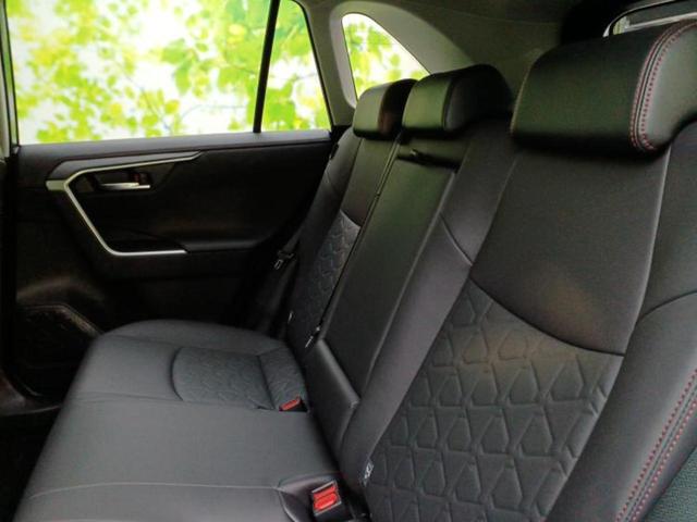 RAV4 4WDアドベンチャーオフロードパッケージ 保証書/ディスプレイオーディオ+ナビ/衝突安全装置/パノラミックビューモニター/車線逸脱防止支援システム/シート 合皮/パーキングアシスト バックガイド/ヘッドランプ LED 衝突被害軽減システム(7枚目)