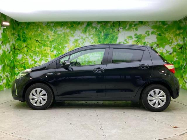 ヴィッツ ハイブリッドＦ　保証書／純正　ＳＤナビ／ヘッドランプ　ＬＥＤ／ＥＴＣ／ＥＢＤ付ＡＢＳ／横滑り防止装置／アイドリングストップ／バックモニター／フルセグＴＶ／エアバッグ　運転席／エアバッグ　助手席／パワーウインドウ（2枚目）