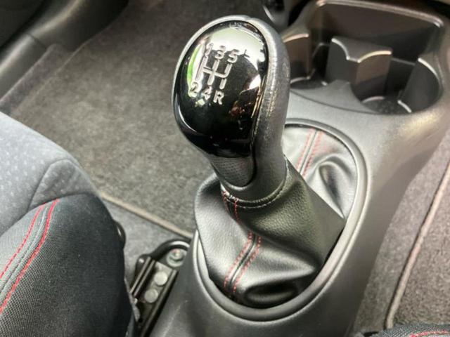 マーチ ニスモＳ　新品タイヤ／保証書／社外　ＳＤナビ／ＥＴＣ／ＥＢＤ付ＡＢＳ／横滑り防止装置／ワンセグＴＶ／エアバッグ　運転席／エアバッグ　助手席／アルミホイール　純正　１６インチ／パワーウインドウ　盗難防止装置（16枚目）