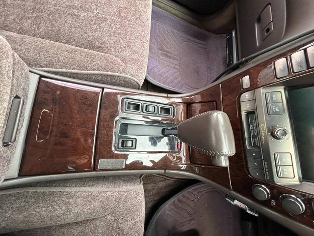 シーマ ４１ＬＶ－Ｚ　ＥＴＣ　エアコン　ナビ　ＣＤ　ＤＶＤ　ガラスサンルーフ　パワーシート　キーレス　カセット　Ｖ８エンジン　パワーウインドウ　パワステ（39枚目）