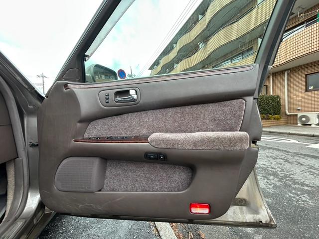 シーマ ４１ＬＶ－Ｚ　ＥＴＣ　エアコン　ナビ　ＣＤ　ＤＶＤ　ガラスサンルーフ　パワーシート　キーレス　カセット　Ｖ８エンジン　パワーウインドウ　パワステ（42枚目）