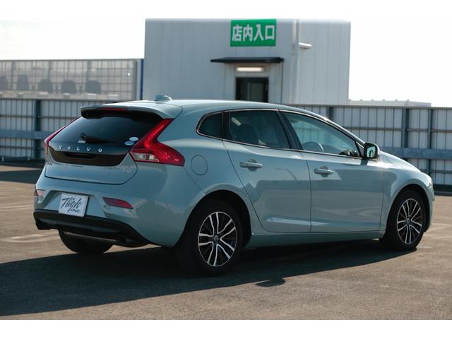V40 T3 キネティック 走行3万キロ台 ワンオーナー 禁煙車両 パワーシート シートヒーター バックカメラ LEDヘッドライト スマートキー2個 ETC 前後ドラレコ Bluetoothナビ 車検R9年3月(6枚目)