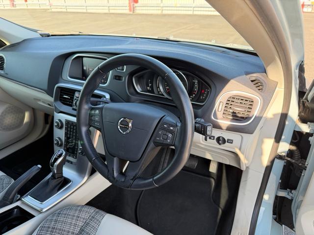 V40 T3 キネティック 走行3万キロ台 ワンオーナー 禁煙車両 パワーシート シートヒーター バックカメラ LEDヘッドライト スマートキー2個 ETC 前後ドラレコ Bluetoothナビ 車検R9年3月(18枚目)