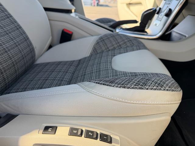 V40 T3 キネティック 走行3万キロ台 ワンオーナー 禁煙車両 パワーシート シートヒーター バックカメラ LEDヘッドライト スマートキー2個 ETC 前後ドラレコ Bluetoothナビ 車検R9年3月(21枚目)