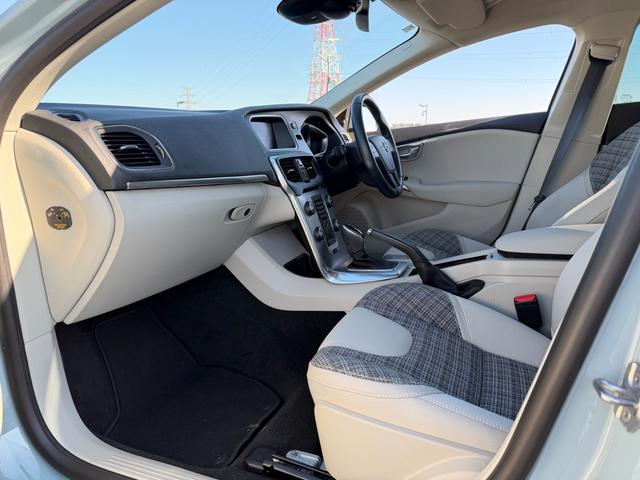 V40 T3 キネティック 走行3万キロ台 ワンオーナー 禁煙車両 パワーシート シートヒーター バックカメラ LEDヘッドライト スマートキー2個 ETC 前後ドラレコ Bluetoothナビ 車検R9年3月(22枚目)