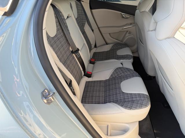 V40 T3 キネティック 走行3万キロ台 ワンオーナー 禁煙車両 パワーシート シートヒーター バックカメラ LEDヘッドライト スマートキー2個 ETC 前後ドラレコ Bluetoothナビ 車検R9年3月(23枚目)