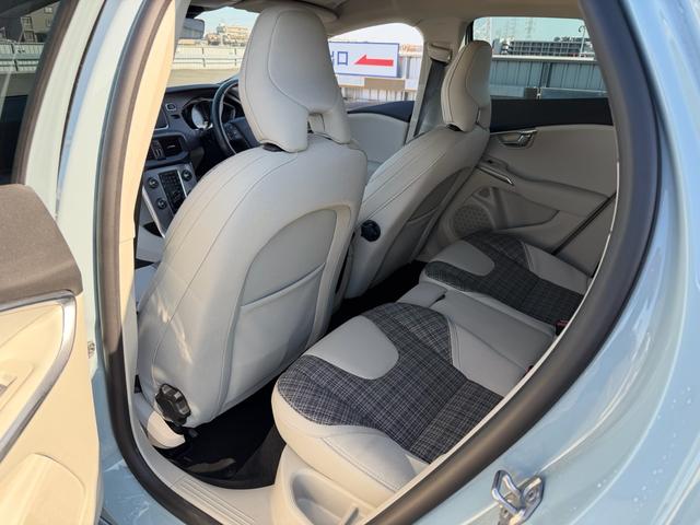 V40 T3 キネティック 走行3万キロ台 ワンオーナー 禁煙車両 パワーシート シートヒーター バックカメラ LEDヘッドライト スマートキー2個 ETC 前後ドラレコ Bluetoothナビ 車検R9年3月(24枚目)