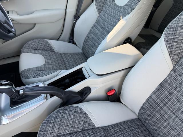 V40 T3 キネティック 走行3万キロ台 ワンオーナー 禁煙車両 パワーシート シートヒーター バックカメラ LEDヘッドライト スマートキー2個 ETC 前後ドラレコ Bluetoothナビ 車検R9年3月(25枚目)