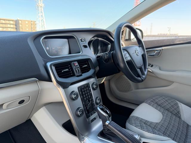 V40 T3 キネティック 走行3万キロ台 ワンオーナー 禁煙車両 パワーシート シートヒーター バックカメラ LEDヘッドライト スマートキー2個 ETC 前後ドラレコ Bluetoothナビ 車検R9年3月(28枚目)