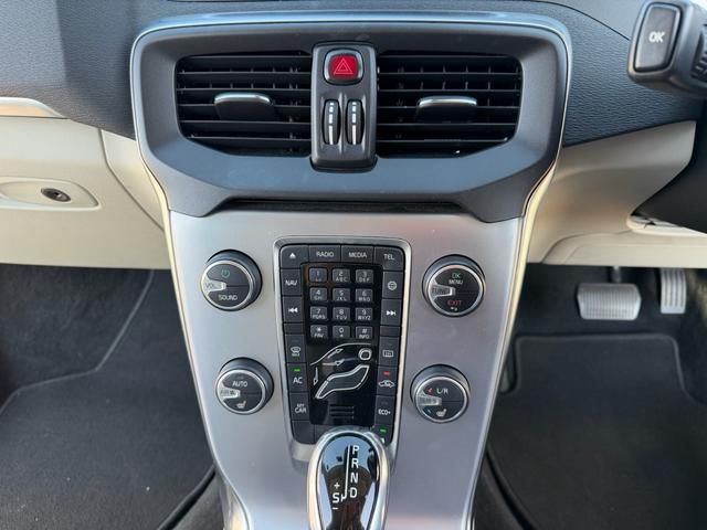 V40 T3 キネティック 走行3万キロ台 ワンオーナー 禁煙車両 パワーシート シートヒーター バックカメラ LEDヘッドライト スマートキー2個 ETC 前後ドラレコ Bluetoothナビ 車検R9年3月(29枚目)