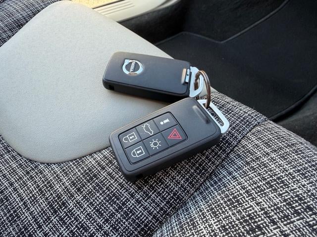 V40 T3 キネティック 走行3万キロ台 ワンオーナー 禁煙車両 パワーシート シートヒーター バックカメラ LEDヘッドライト スマートキー2個 ETC 前後ドラレコ Bluetoothナビ 車検R9年3月(30枚目)