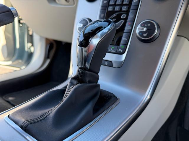 V40 T3 キネティック 走行3万キロ台 ワンオーナー 禁煙車両 パワーシート シートヒーター バックカメラ LEDヘッドライト スマートキー2個 ETC 前後ドラレコ Bluetoothナビ 車検R9年3月(34枚目)