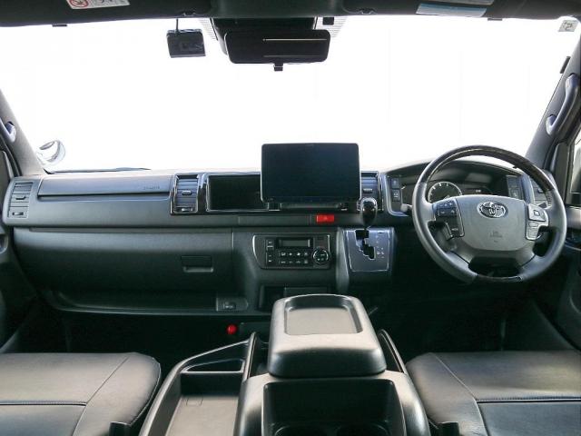 ハイエースバン スーパーＧＬ　ダークプライムＩＩ　バン　スーパーＧＬ　ダークプライムＩＩ　ワイドバン　４ＷＤ　ＵＩビークル強化スタビライザー　ショックアブソーバー　内装架装車ＭＲＴ　アルパインＢＩＧ－Ｘ１１ナビ　ＥＴＣ　間仕切りカーテン　ローダウン車（2枚目）