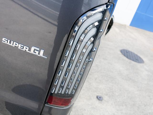 ハイエースバン スーパーGL ダークプライムII バン スーパーGL ダークプライムII ガソリン2WD ベッドキット ローダウン ライトカスタムパッケージ 両側パワースライドドア付き パナソニックナビ ETC リアスポイラー 全方位カメラ PVM(10枚目)