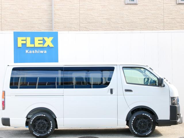 ハイエースバン ロングDX 8ナンバーキャンピングカー Wood Village サブバッテリー インバーター 外部充電 シンク コンロ ベッドキット ダウンライト アルパインBIG-X11ナビ ブラックエディション カスタム(8枚目)