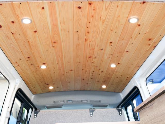 ハイエースバン ロングDX 8ナンバーキャンピングカー Wood Village サブバッテリー インバーター 外部充電 シンク コンロ ベッドキット ダウンライト アルパインBIG-X11ナビ ブラックエディション カスタム(36枚目)