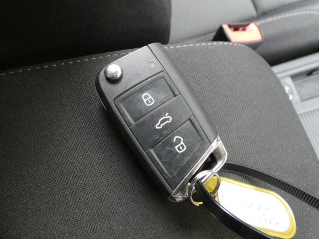 �X�}�[�g�L�[�̓|�P�b�g�̒��łn�j