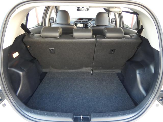 アクア Ｘ－アーバン　◇ＬＥＤ　◇純正ナビ　◇フルセグ　◇Ｂｌｕｅｔｏｏｔｈ　◇ＤＶＤ再生　◇バックカメラ　◇スマートキー　◇ＥＴＣ　◇ハーフレザーシート　◇純正アルミ　◇ルーフレール　◇横滑り防止　◇車検２年（25枚目）