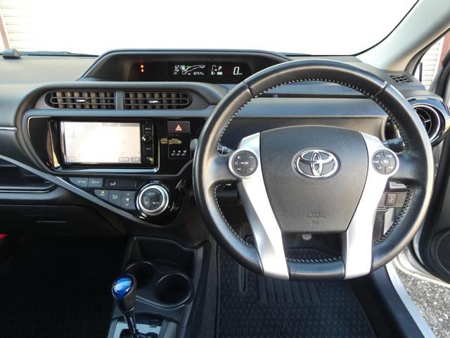 アクア Ｘ－アーバン　◇ＬＥＤ　◇純正ナビ　◇フルセグ　◇Ｂｌｕｅｔｏｏｔｈ　◇ＤＶＤ再生　◇バックカメラ　◇スマートキー　◇ＥＴＣ　◇ハーフレザーシート　◇純正アルミ　◇ルーフレール　◇横滑り防止　◇車検２年（30枚目）