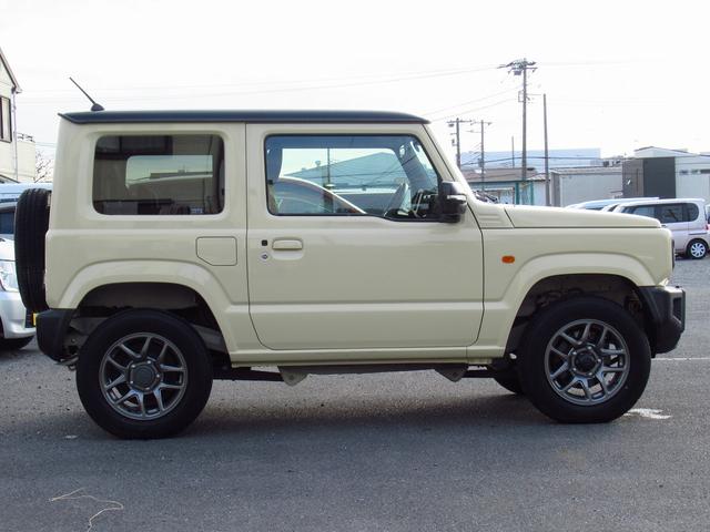 ジムニー ＸＣ　４ＷＤ　４ＡＴ　初売り特選車　オーディオレス　ＬＥＤヘッドランプ　キーレスプッシュスタート　オートクルーズコントロール　ステアリングオーディオスイッチ　衝突被害軽減ブレーキ　ＳＲＳサイド・カーテンエアバッグ　両席シートヒーター（3枚目）
