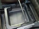 助手席シートの下には取り外し可能な収納がございます！