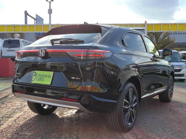 リアの横一線のテールランプが最新のトレンドですね！夜に見たらかっこいいこと間違いなしですね！登録済未使用車ですので、最短で２週間程でご納車できます！