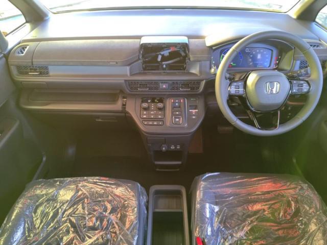 ステップワゴン ｅＨＥＶスパーダプレミアムラインブラックエディション　登録済未使用車　両ＡドアＬＥＤライト電動Ｒゲート衝突軽減Ｂ（3枚目）