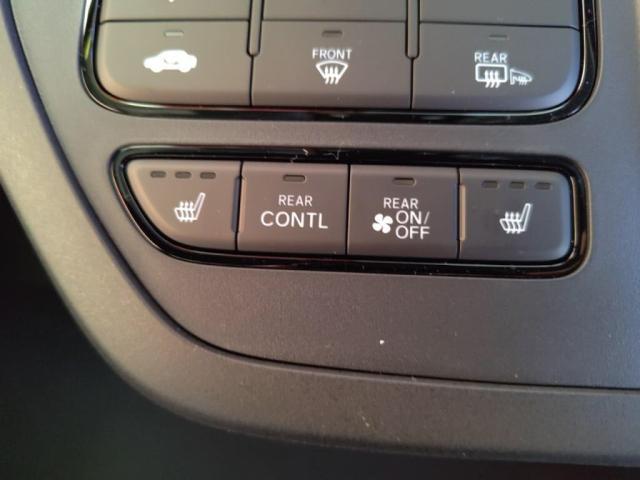 ステップワゴン ｅＨＥＶスパーダプレミアムラインブラックエディション　登録済未使用車　両ＡドアＬＥＤライト電動Ｒゲート衝突軽減Ｂ（17枚目）