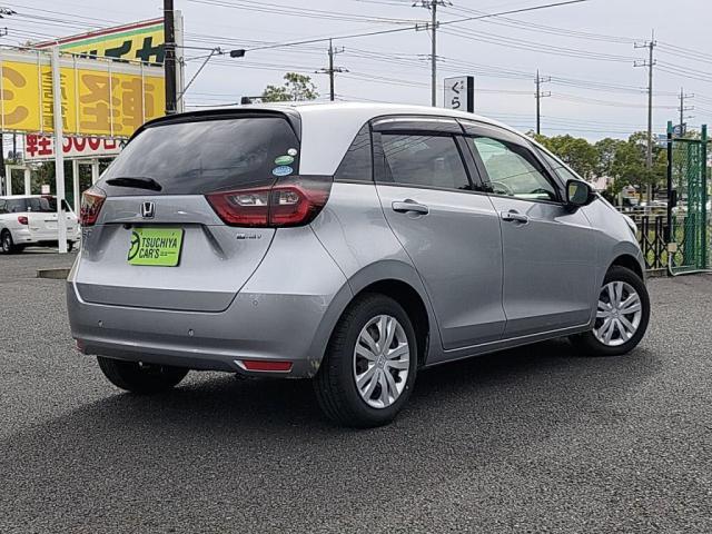 フィット ｅ：ＨＥＶベーシック　ＭナビＢカメラＥＴＣオートＡＣクルコン衝突軽減Ｂキーフリ（2枚目）