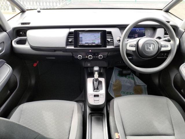 フィット ｅ：ＨＥＶベーシック　ＭナビＢカメラＥＴＣオートＡＣクルコン衝突軽減Ｂキーフリ（3枚目）