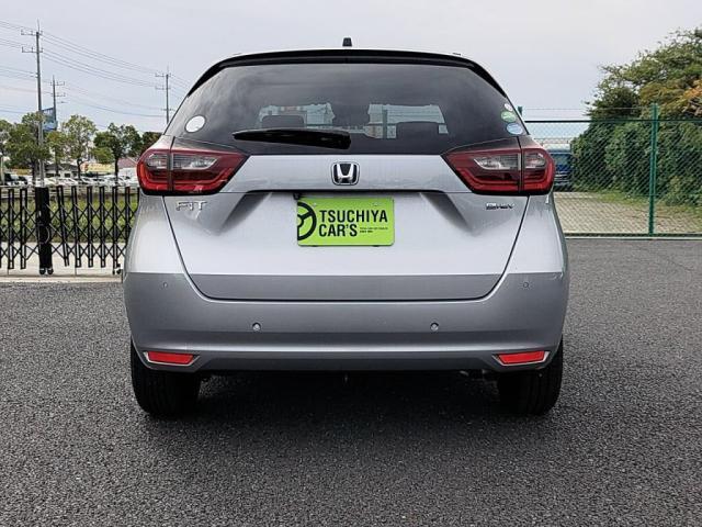 フィット ｅ：ＨＥＶベーシック　ＭナビＢカメラＥＴＣオートＡＣクルコン衝突軽減Ｂキーフリ（10枚目）