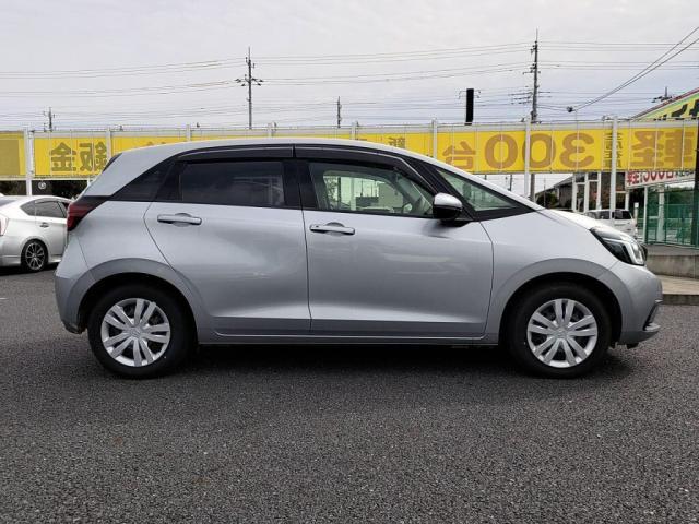 フィット ｅ：ＨＥＶベーシック　ＭナビＢカメラＥＴＣオートＡＣクルコン衝突軽減Ｂキーフリ（11枚目）