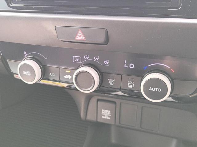 フィット ｅ：ＨＥＶベーシック　ＭナビＢカメラＥＴＣオートＡＣクルコン衝突軽減Ｂキーフリ（14枚目）