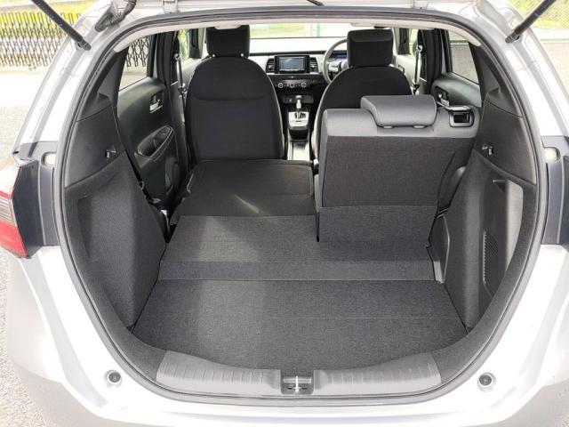 フィット ｅ：ＨＥＶベーシック　ＭナビＢカメラＥＴＣオートＡＣクルコン衝突軽減Ｂキーフリ（26枚目）