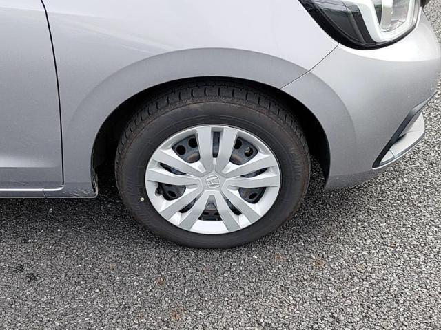 フィット ｅ：ＨＥＶベーシック　ＭナビＢカメラＥＴＣオートＡＣクルコン衝突軽減Ｂキーフリ（29枚目）