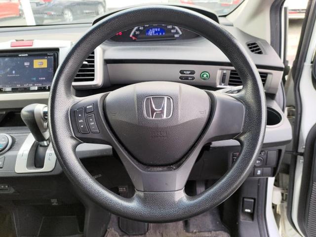 フリード Ｇ　ジャストセレクション　ＭナビＢカメラ左ＡドアＨＩＤキーフリＥＴＣオートＡＣアイドリ（20枚目）