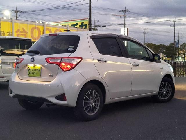 ヴィッツ ハイブリッドＦ　セーフティーエディションＩＩＩ　１２セグＭナビＢカメＬＥＤライＥＴＣ衝突軽減Ｂキーフリ外ＡＷ（2枚目）