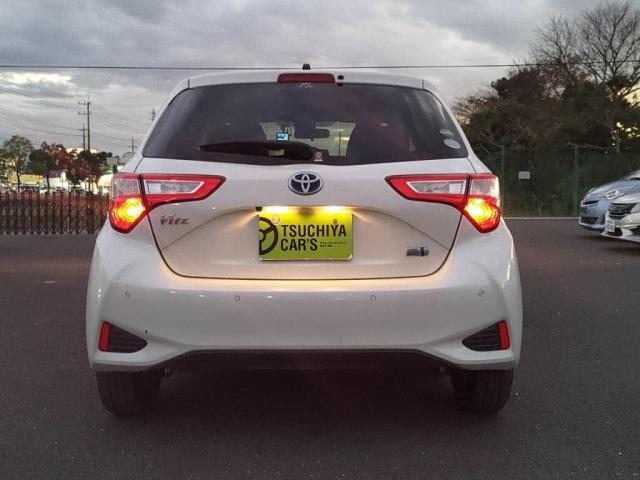 ヴィッツ ハイブリッドＦ　セーフティーエディションＩＩＩ　１２セグＭナビＢカメＬＥＤライＥＴＣ衝突軽減Ｂキーフリ外ＡＷ（10枚目）