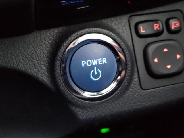 ヴィッツ ハイブリッドＦ　セーフティーエディションＩＩＩ　１２セグＭナビＢカメＬＥＤライＥＴＣ衝突軽減Ｂキーフリ外ＡＷ（13枚目）